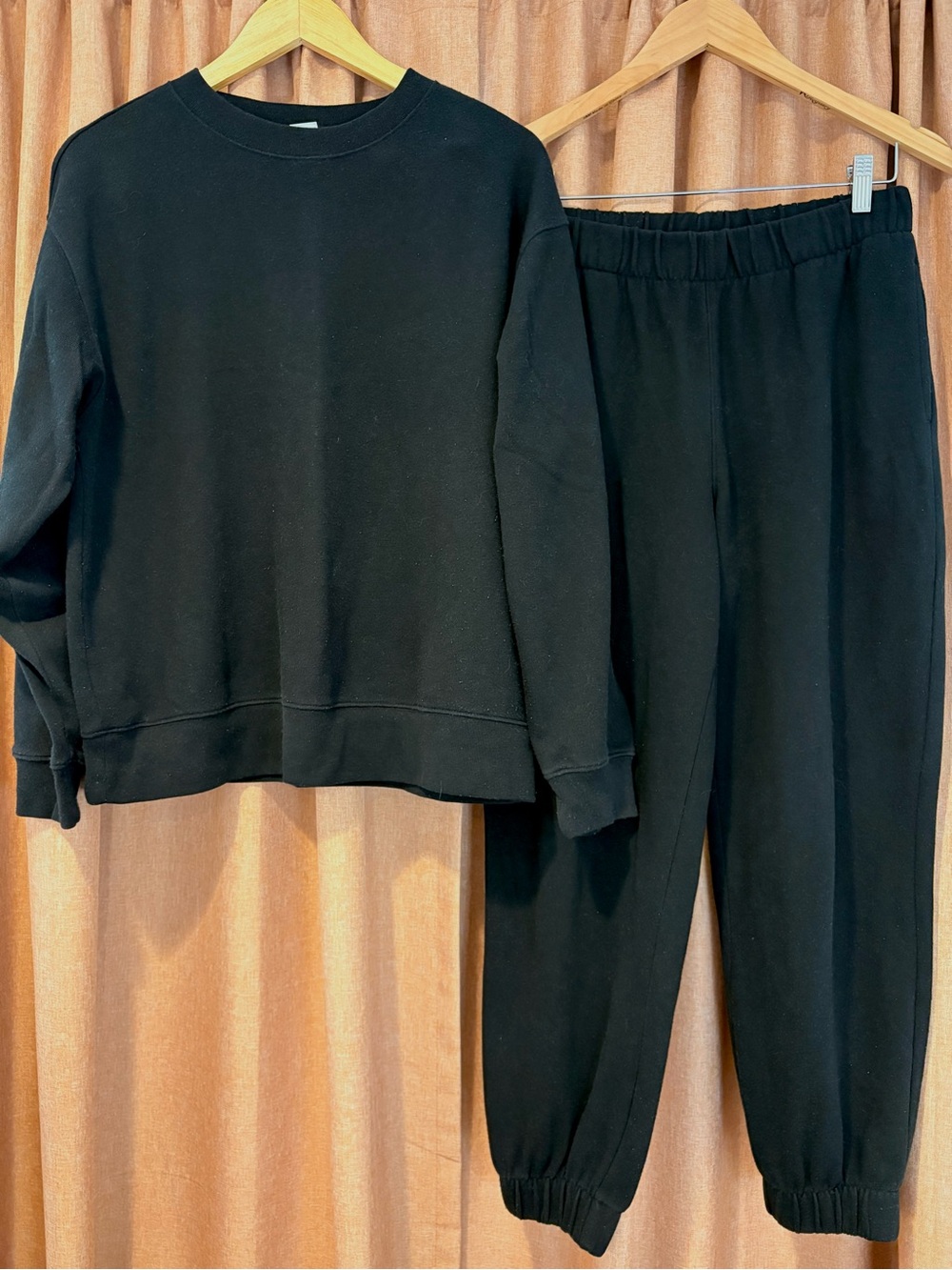 GAP Black Sweatshirt & Jogger Set - Cozy Loungewear, Size M